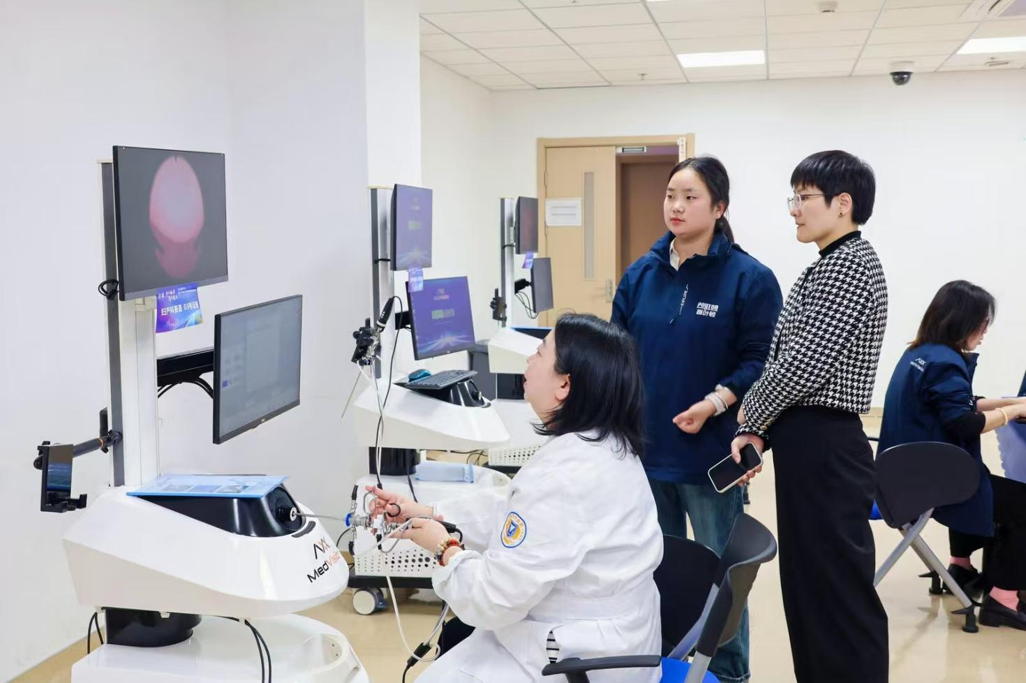 巅峰对决！首届 “磐石杯”青年医师腔镜技能大赛圆满收官 普叶顿医叶医学助力妇产科赛道闪耀全场